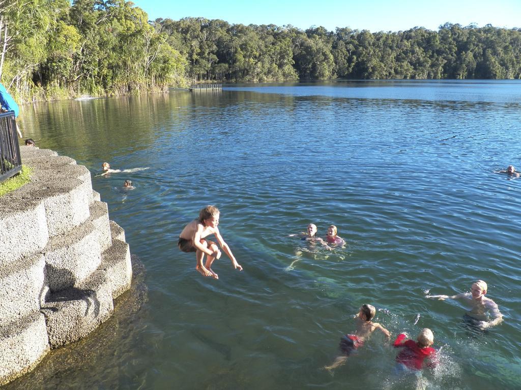 Lake Eacham Tourist Park & Cabins Bagian luar foto