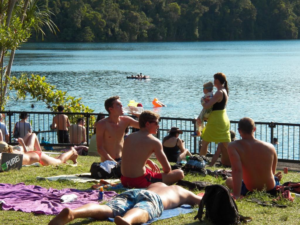 Lake Eacham Tourist Park & Cabins Bagian luar foto