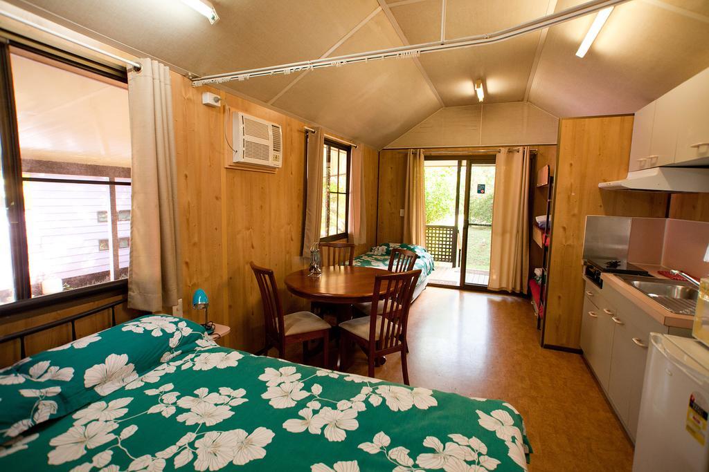 Lake Eacham Tourist Park & Cabins Ruang foto