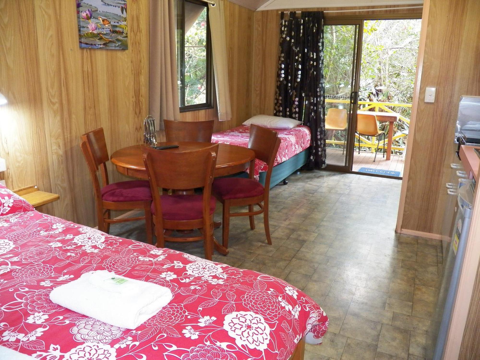 Lake Eacham Tourist Park & Cabins Ruang foto