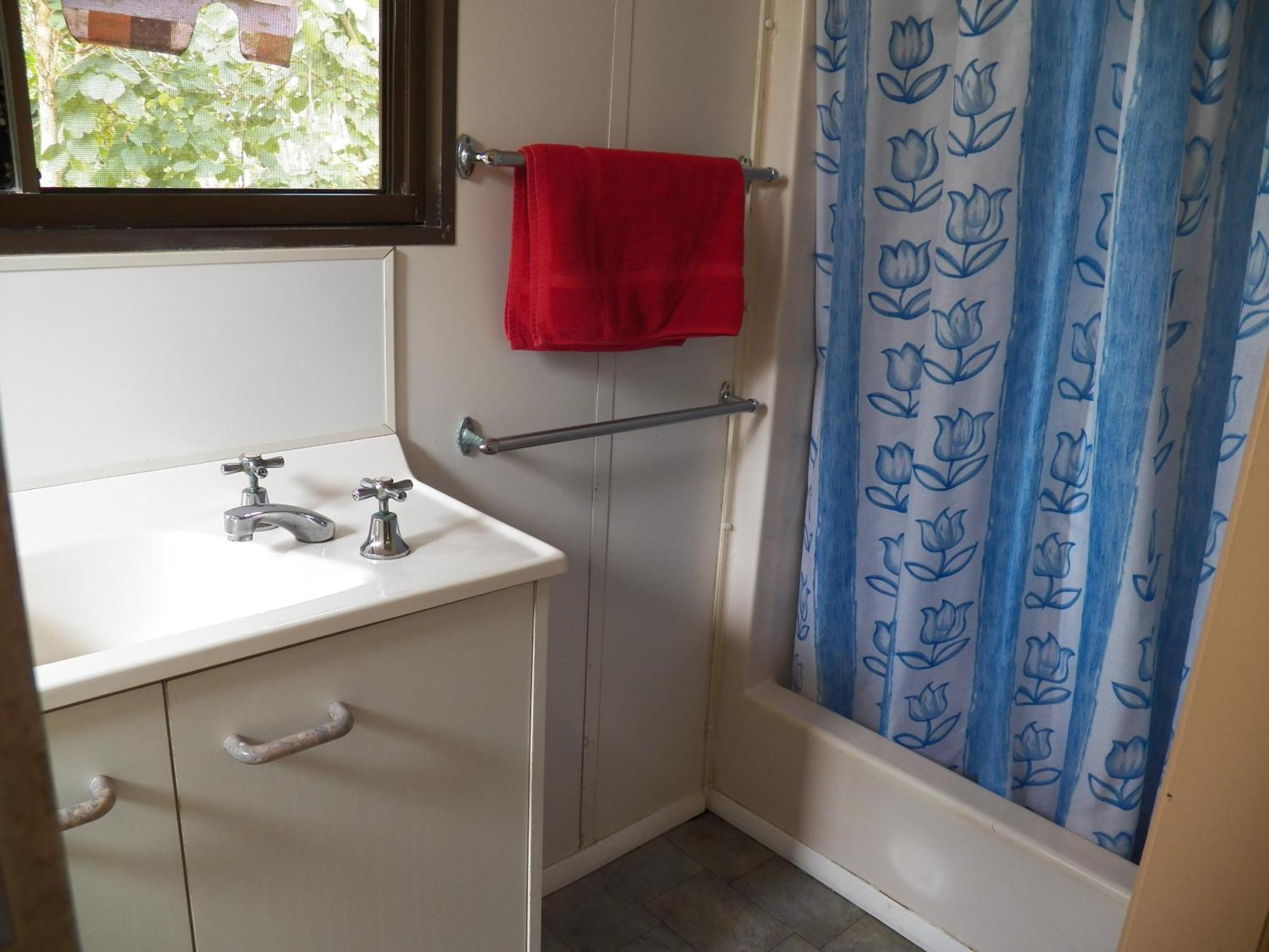 Lake Eacham Tourist Park & Cabins Ruang foto
