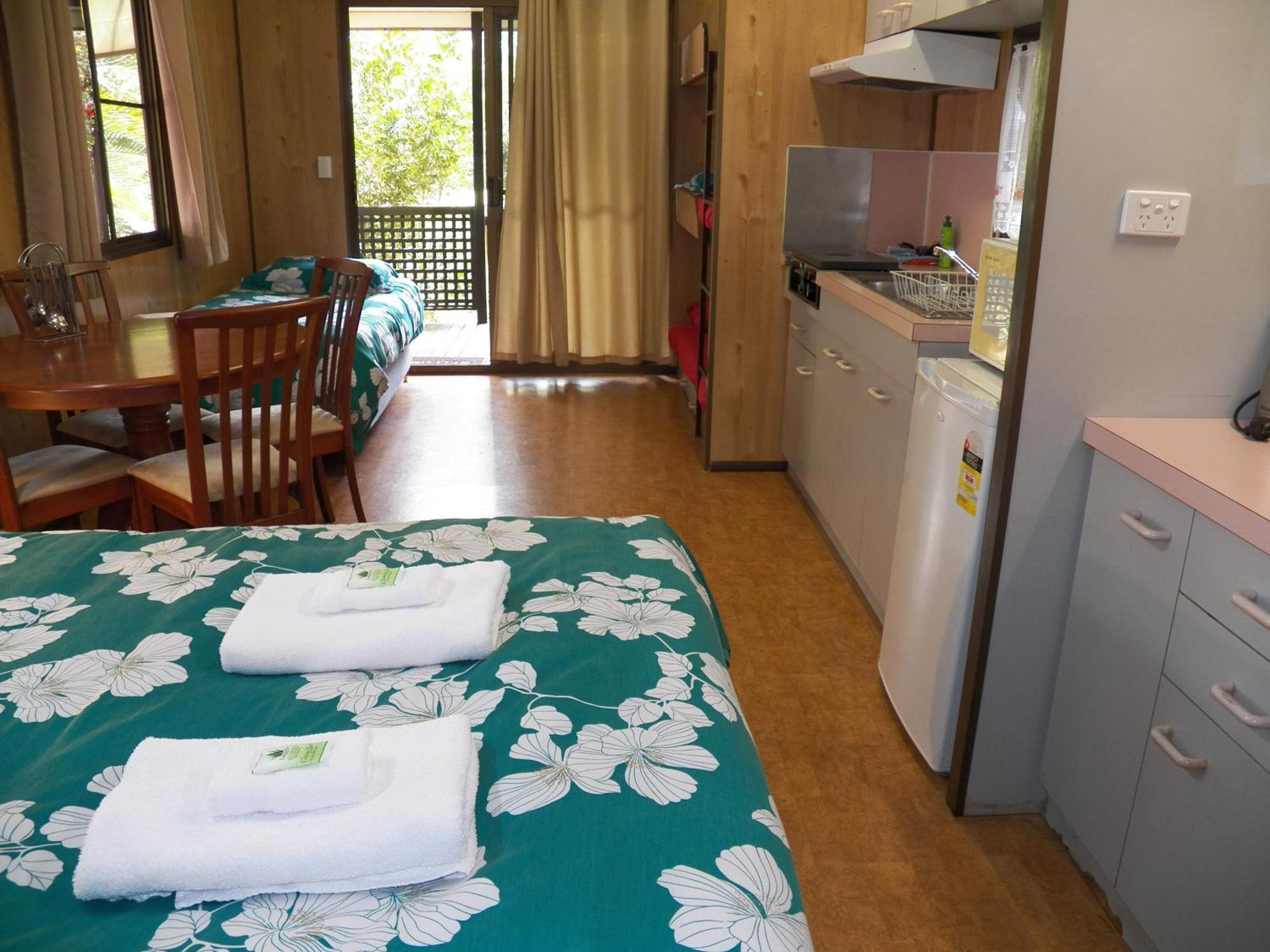 Lake Eacham Tourist Park & Cabins Ruang foto