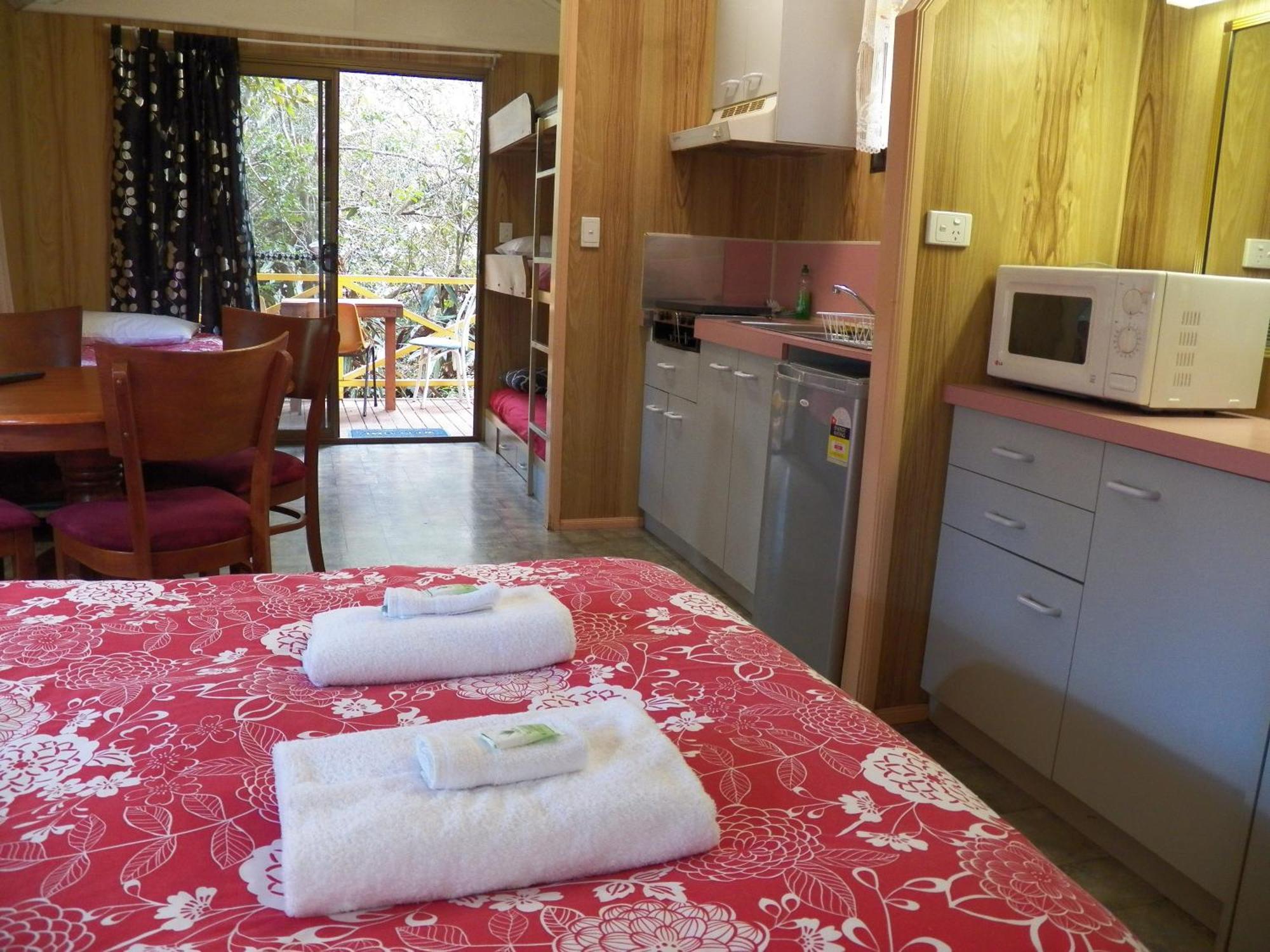 Lake Eacham Tourist Park & Cabins Ruang foto