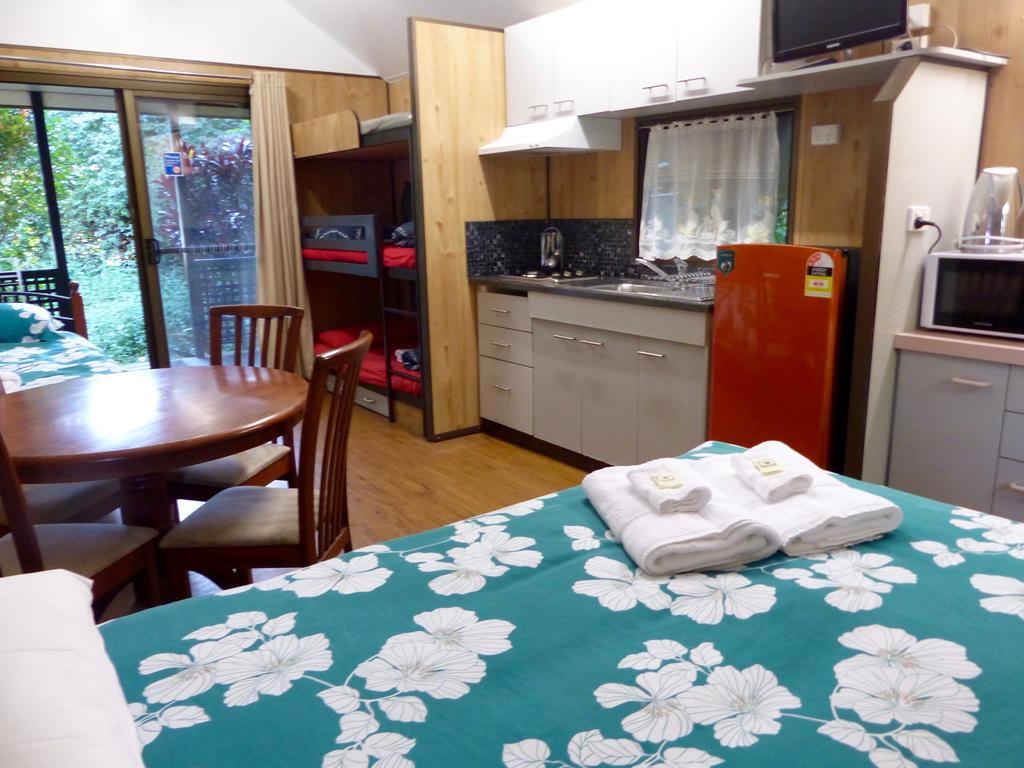 Lake Eacham Tourist Park & Cabins Bagian luar foto