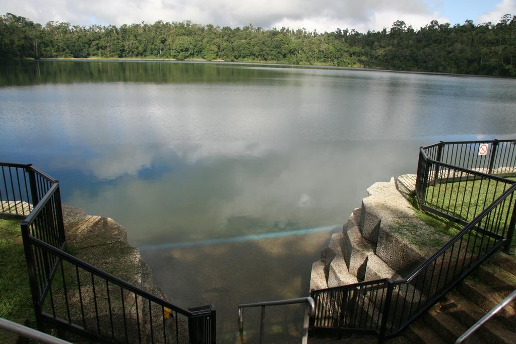 Lake Eacham Tourist Park & Cabins Bagian luar foto