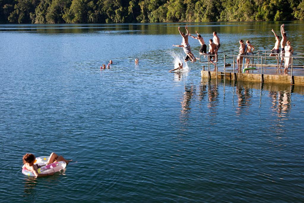 Lake Eacham Tourist Park & Cabins Bagian luar foto