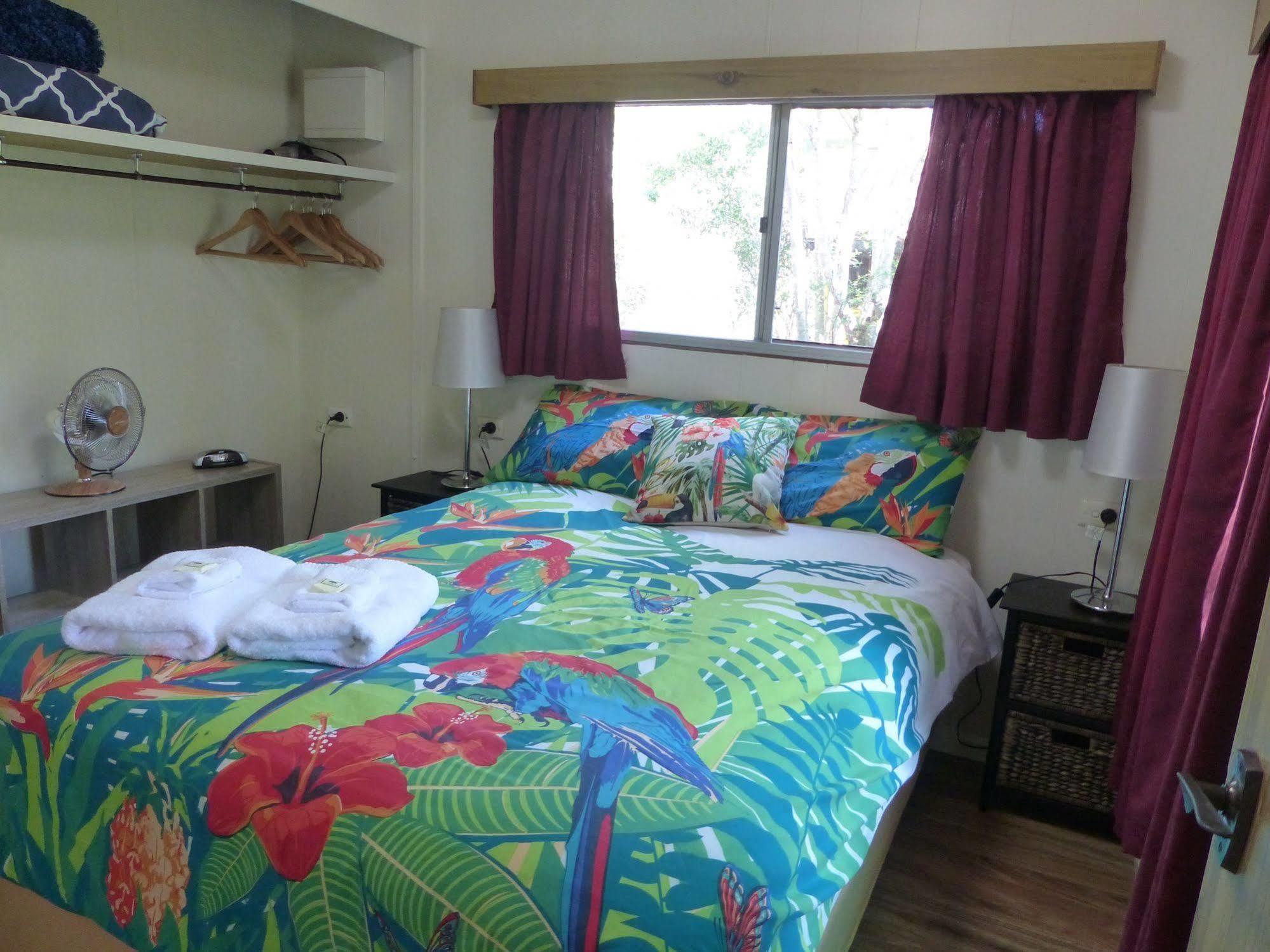 Lake Eacham Tourist Park & Cabins Bagian luar foto