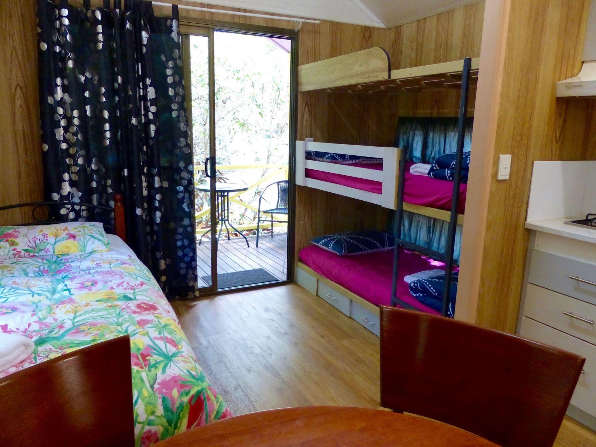 Lake Eacham Tourist Park & Cabins Bagian luar foto